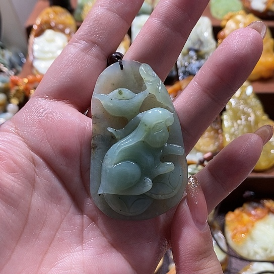 蛇纹石玉未镶嵌颈饰