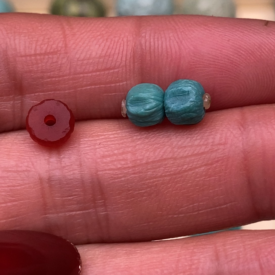 南红玛瑙配饰未镶嵌