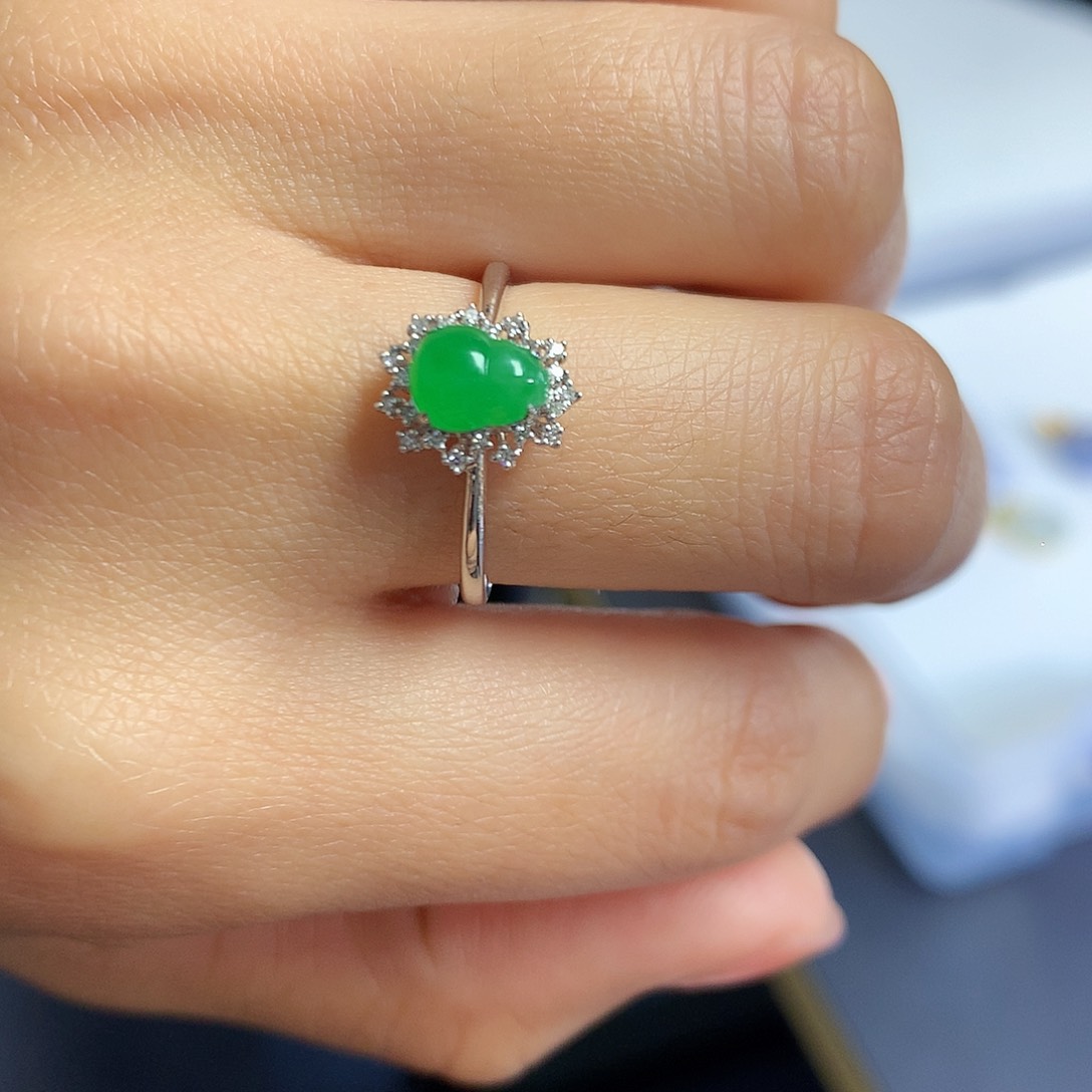 翡翠戒指18K金镶嵌戒指