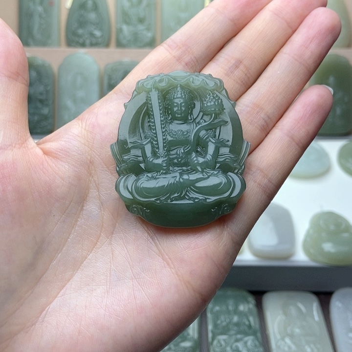 璟***昂和田玉未镶嵌颈饰