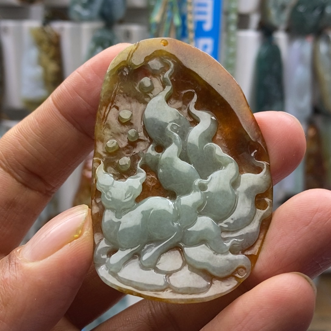 翡翠颈饰未镶嵌九尾