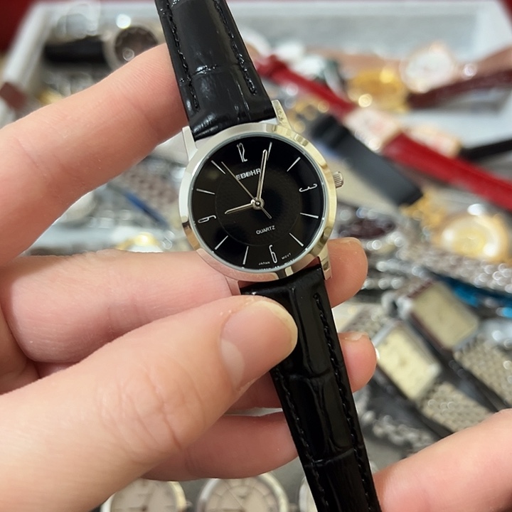 陳***姐钢牛皮（革）钢石英机芯