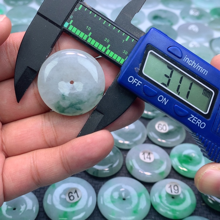 翡翠颈饰未镶嵌缅甸天然A货翡翠