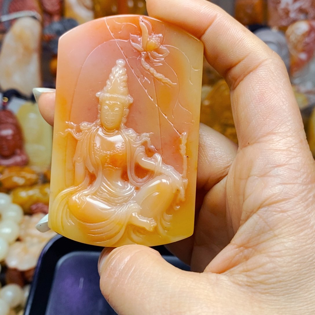 石英质玉（黄龙玉）未镶嵌颈饰