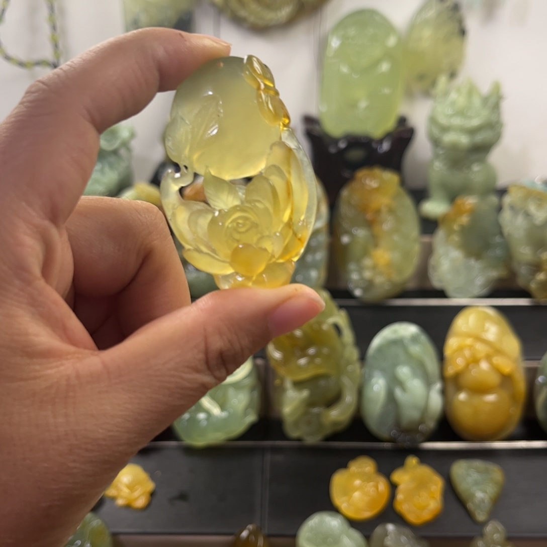 南***落蛇纹石玉未镶嵌颈饰