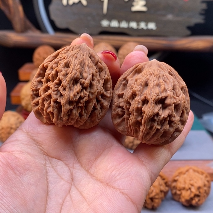 文玩核桃把件41.5麦穗虎头