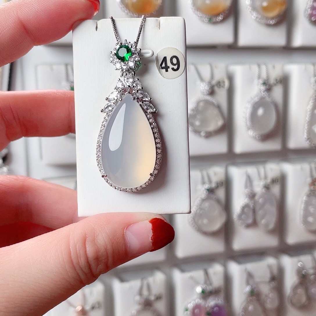 玛瑙/玉髓未镶嵌吊坠(赠链)