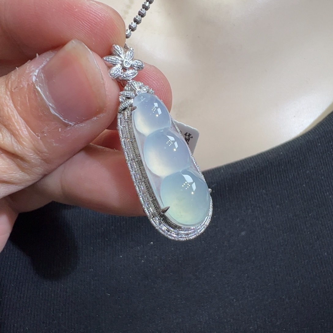 翡翠吊坠(不含链)18K金镶嵌