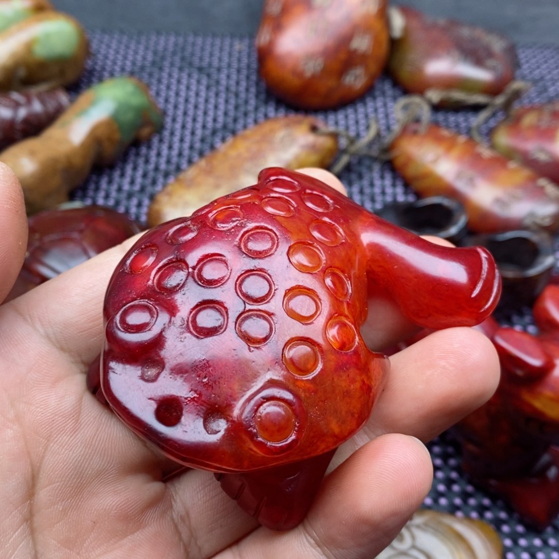 蛇纹石玉颈饰未镶嵌