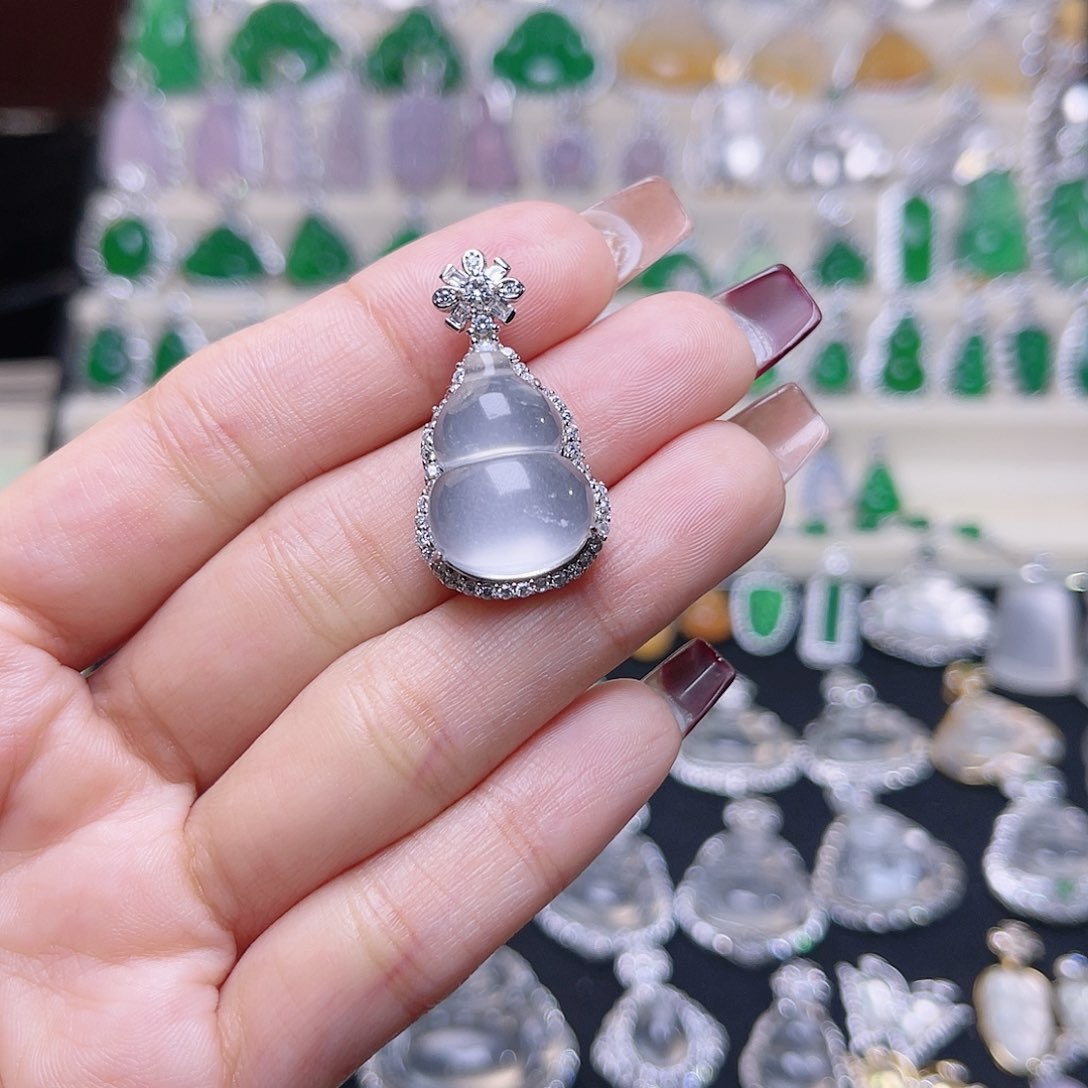 石英质玉颈饰银S925镶嵌燕****郎