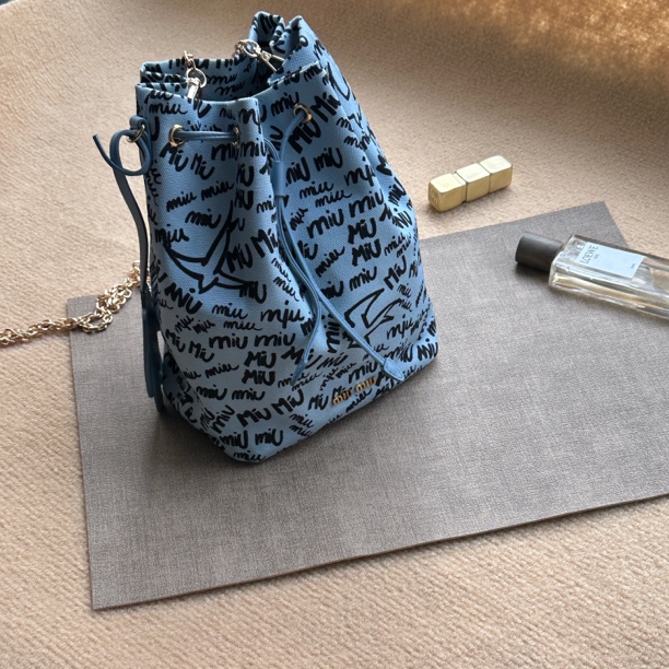 95新 MIU MIU/缪缪 上海自播/miumiu手提包