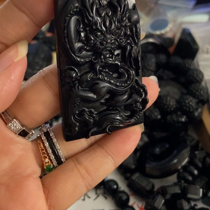 翡翠未镶嵌颈饰龙不透