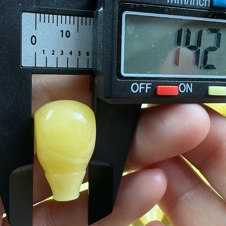 蜜蜡未镶嵌裸石28