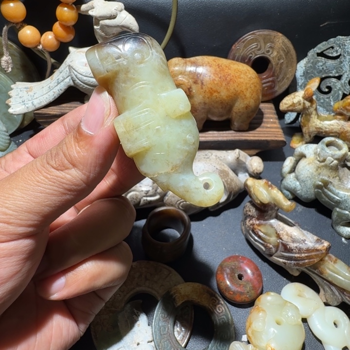 听***刻和田玉未镶嵌车挂