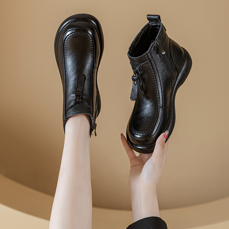 头层牛皮小短靴女2025年秋冬新款冬季防滑羊皮毛一体马丁靴子妈妈