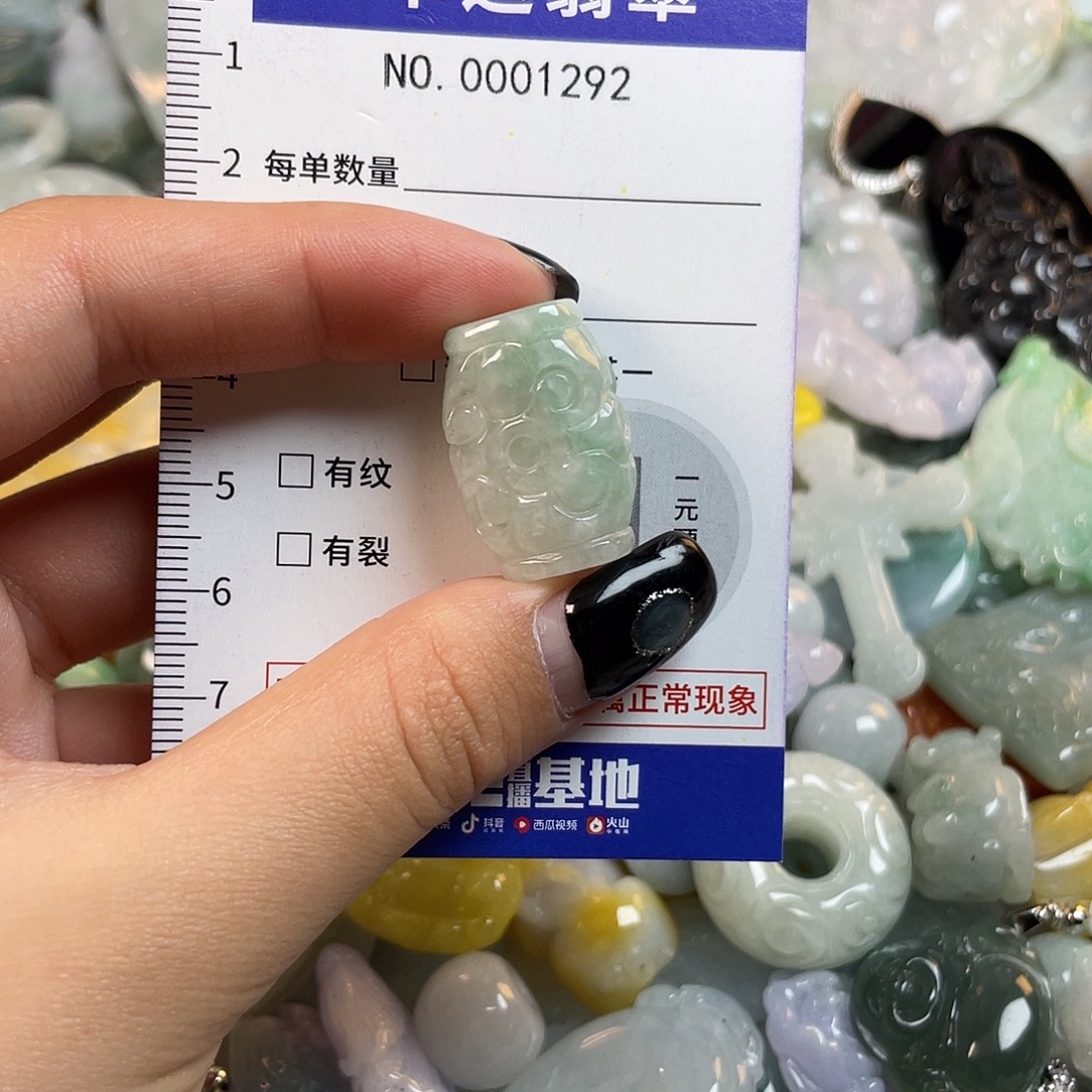 翡翠未镶嵌颈饰1292