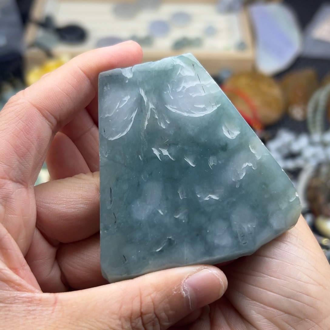 颈饰未镶嵌翡翠毛料