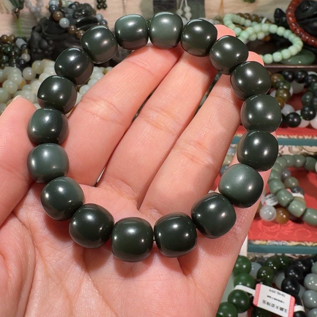 谁***呢和田玉未镶嵌手链