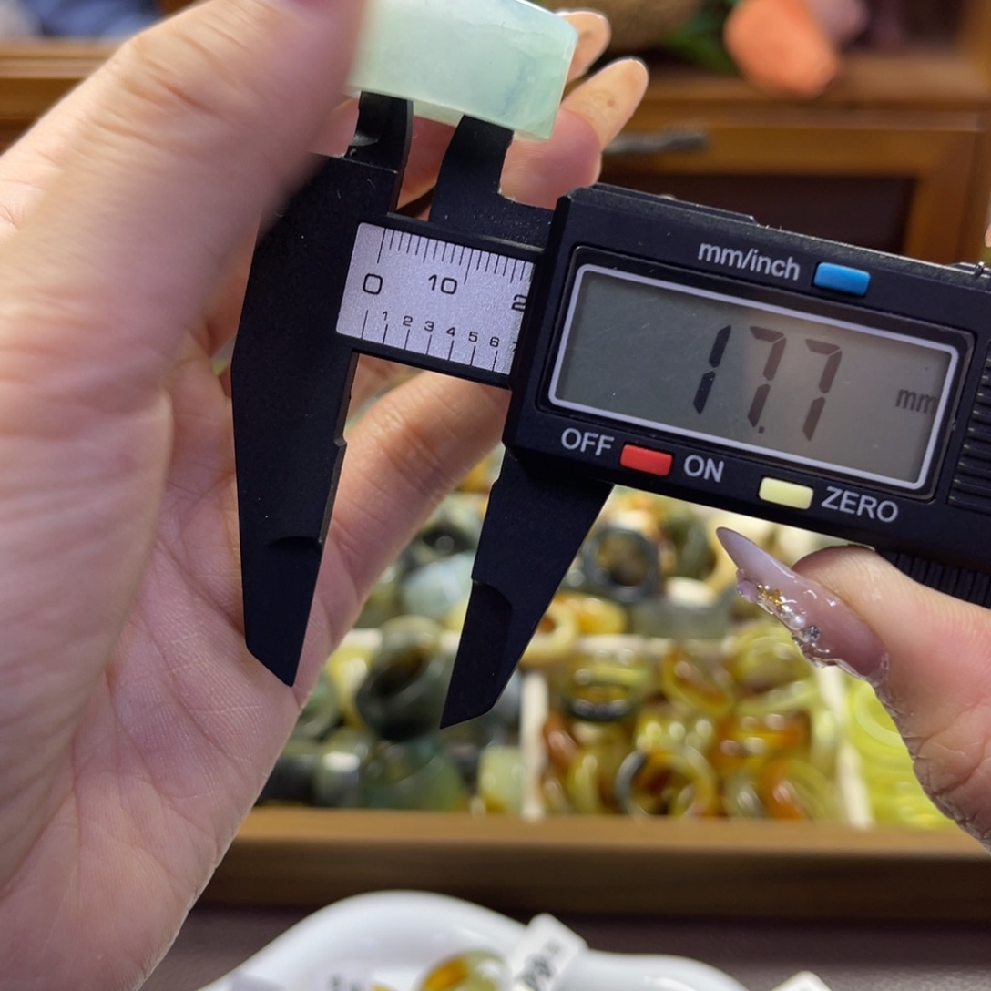 蛇纹石玉未镶嵌手镯42