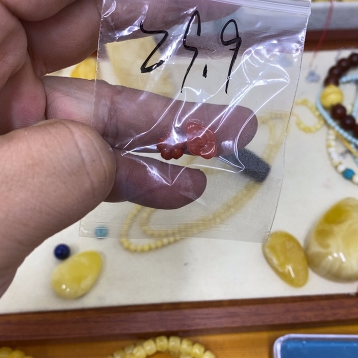 蜜蜡未镶嵌裸石吊坠