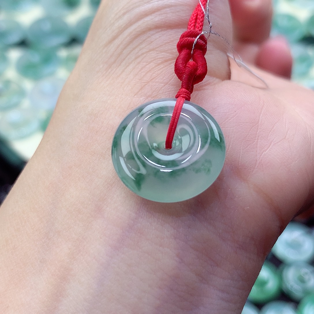 翡翠颈饰未镶嵌吊坠42。尺寸18.9-5.6