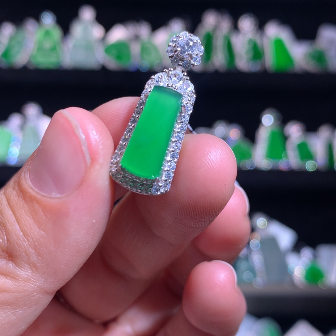 【闪购商品】颈饰银S925镶嵌翡翠天然翡翠