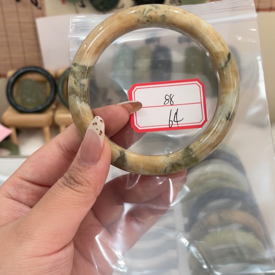 蛇纹石玉手镯未镶嵌