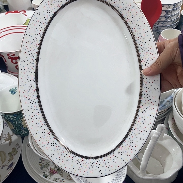 碗微瑕骨瓷点点鱼盘一个