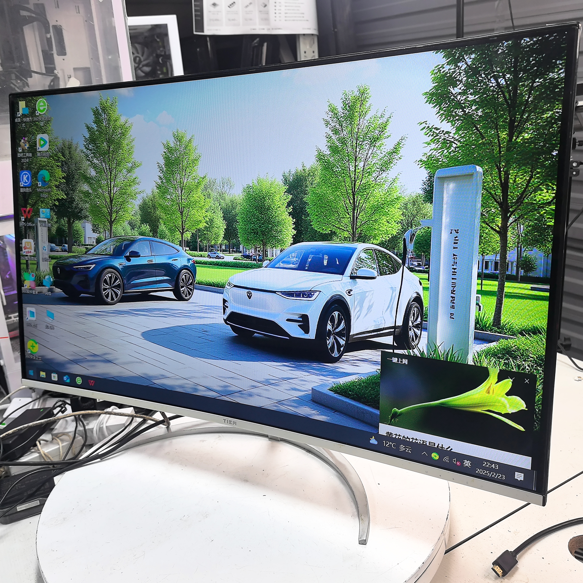 8新  铁幕等白色40寸超大液晶显示器微瑕有小黑影不换不修168