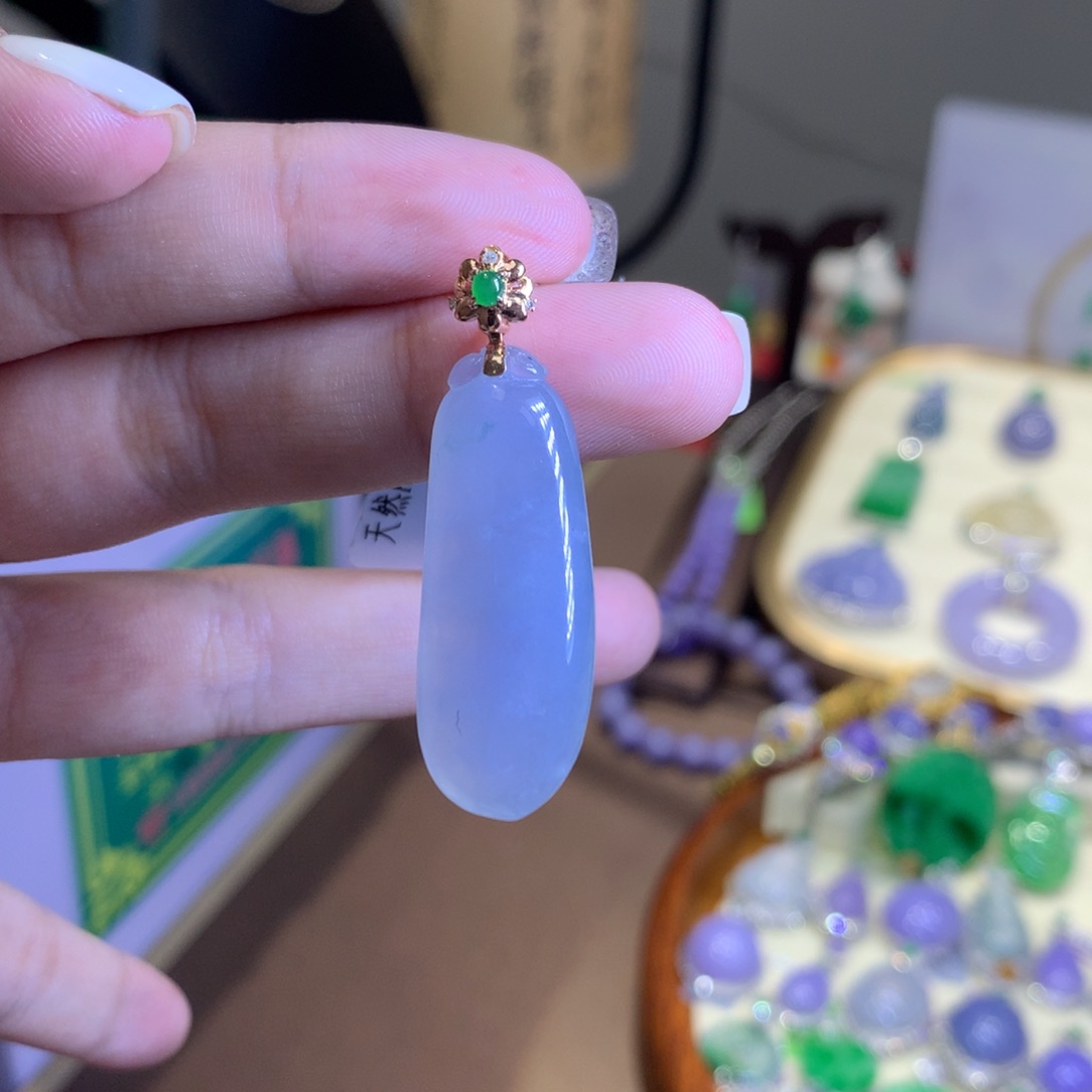 翡翠18K金镶嵌颈饰翡翠