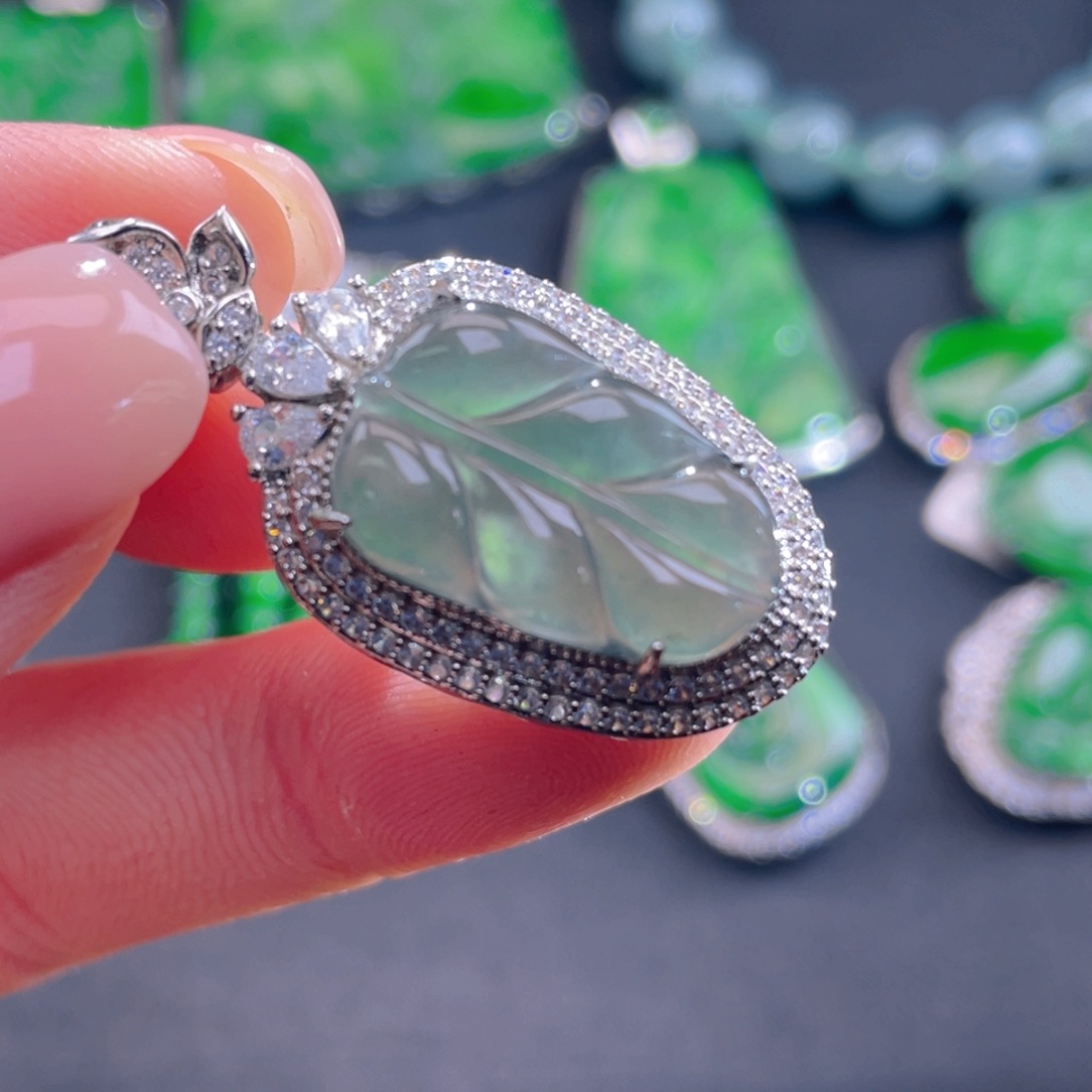 翡翠颈饰未镶嵌翡翠