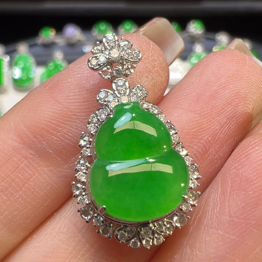 翡翠颈饰18K金镶嵌收到货48小时鉴赏期