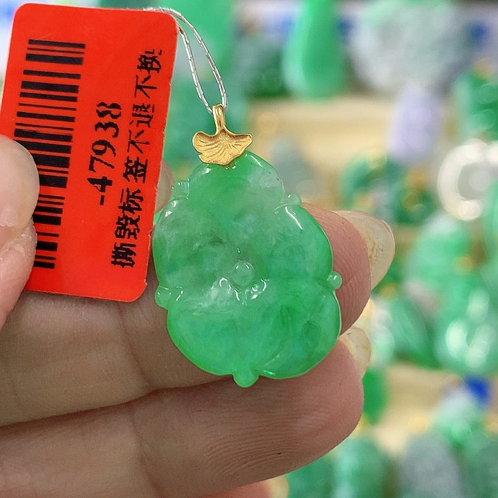 翡翠颈饰18K金镶嵌挂件