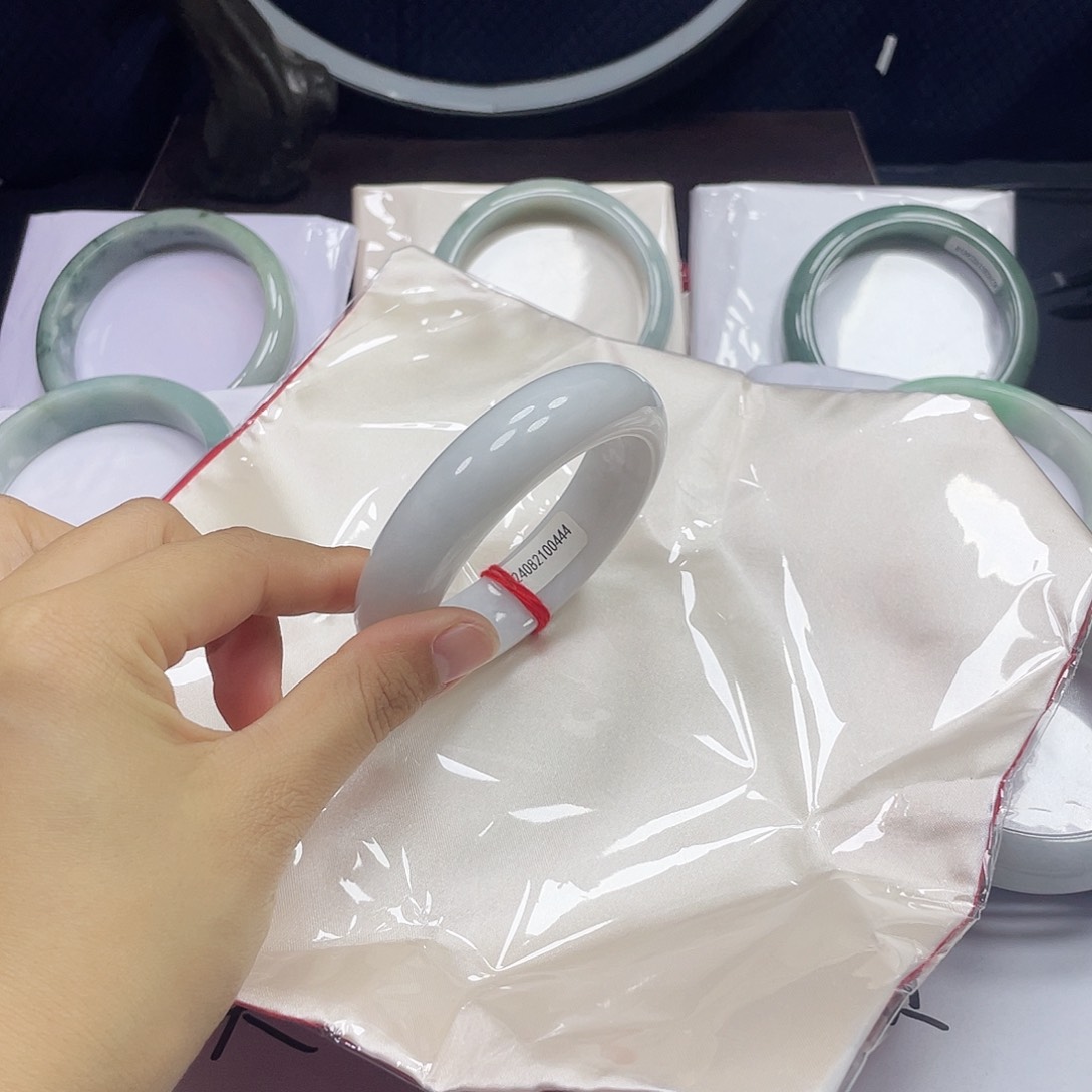 未镶嵌手镯翡翠早班