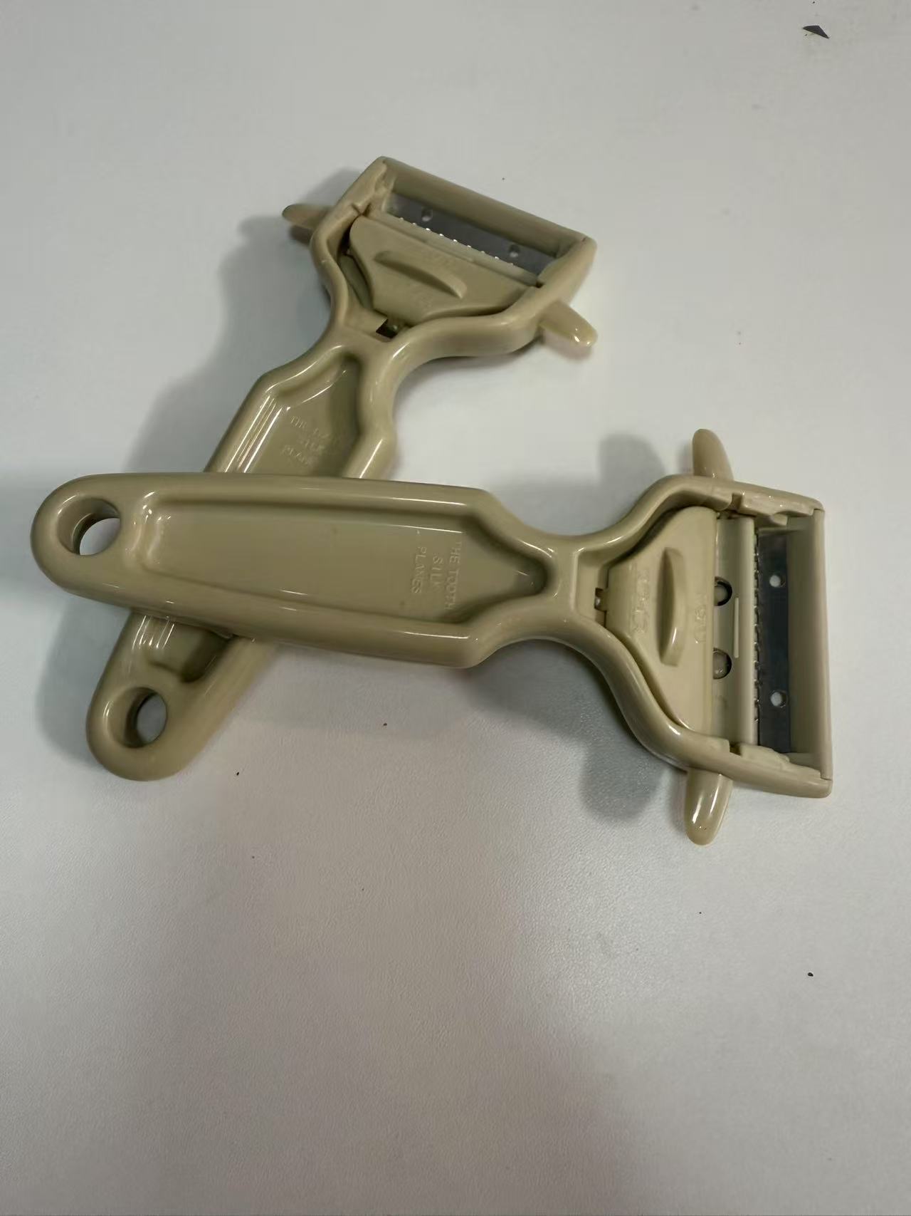 (拍一发二)多功能削皮刀