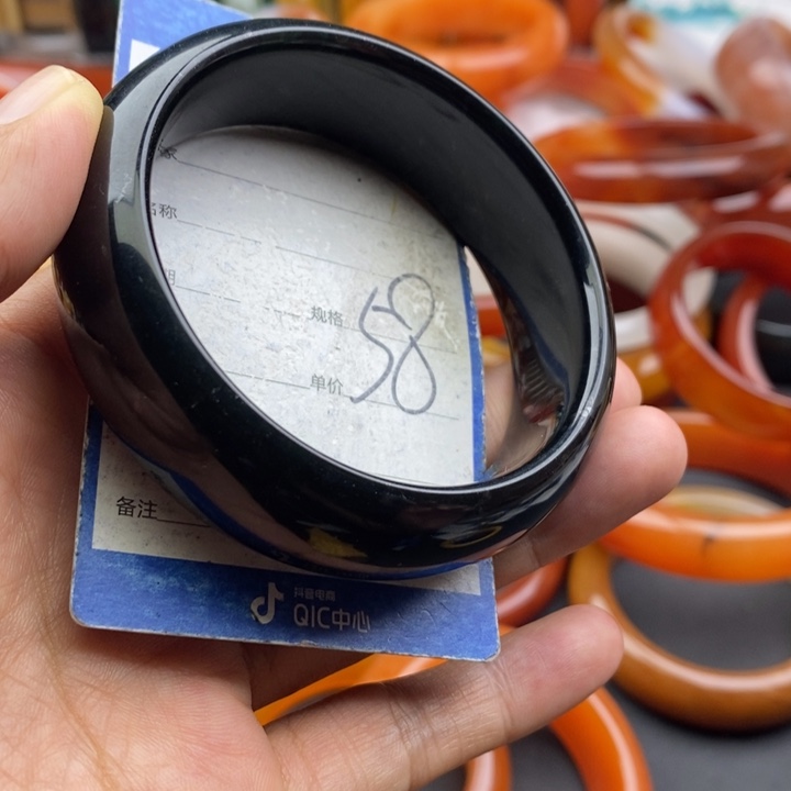 未镶嵌手镯石英质玉