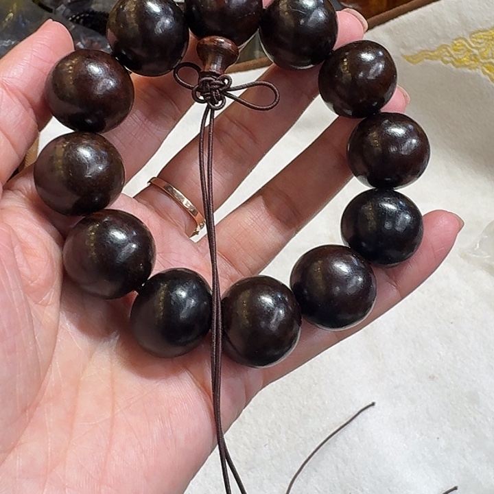 交趾黄檀（大红酸枝）东**歌酸枝1.8串，牛