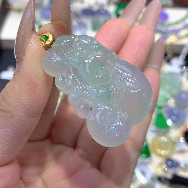 翡翠18K金镶嵌颈饰