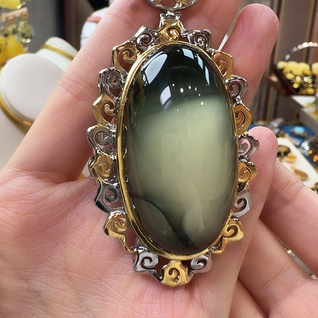 琥珀未镶嵌颈饰吊坠