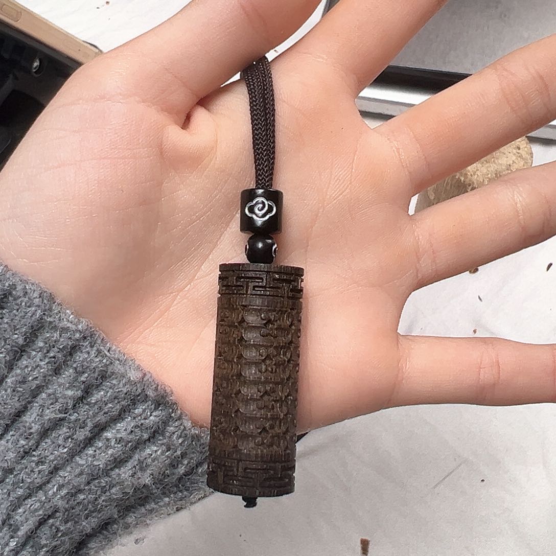 沉香手串冰****威沉香吊坠多样性发一