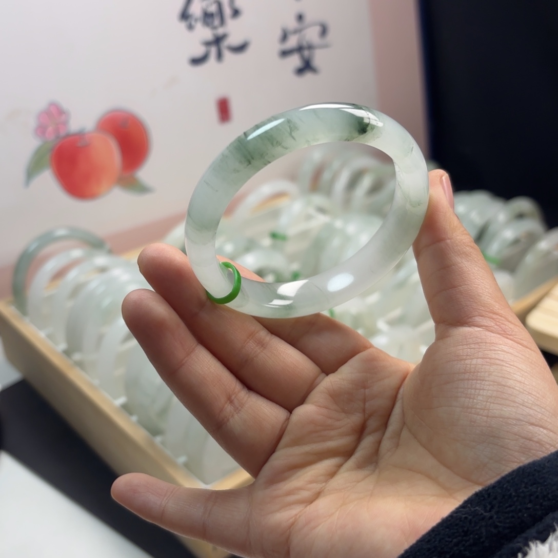 石英质玉（天山翠）未镶嵌手镯