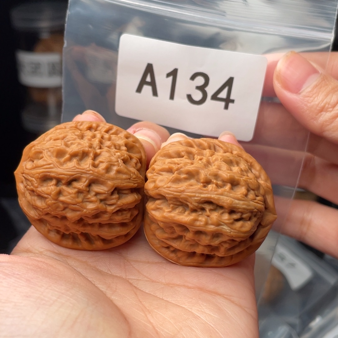 文玩核桃把件?***浪红锦鲤