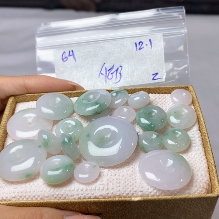 豆***爸定制翡翠未镶嵌不退