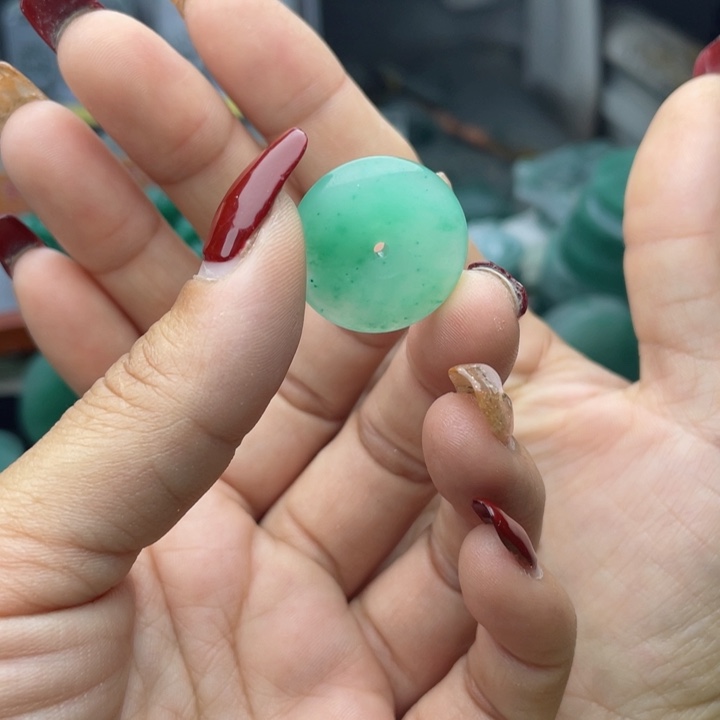 石英质玉颈饰未镶嵌