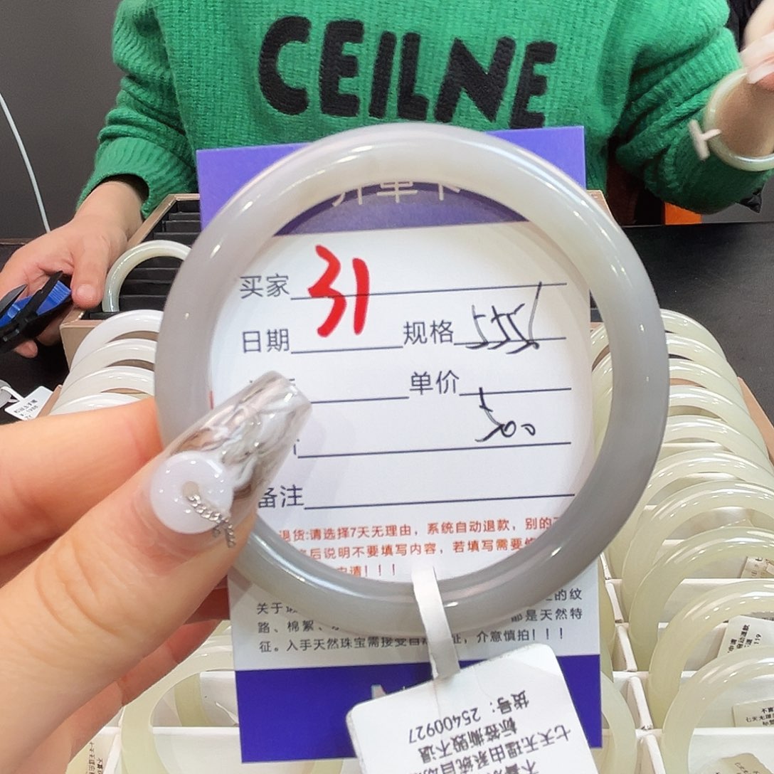 和田玉未镶嵌手镯