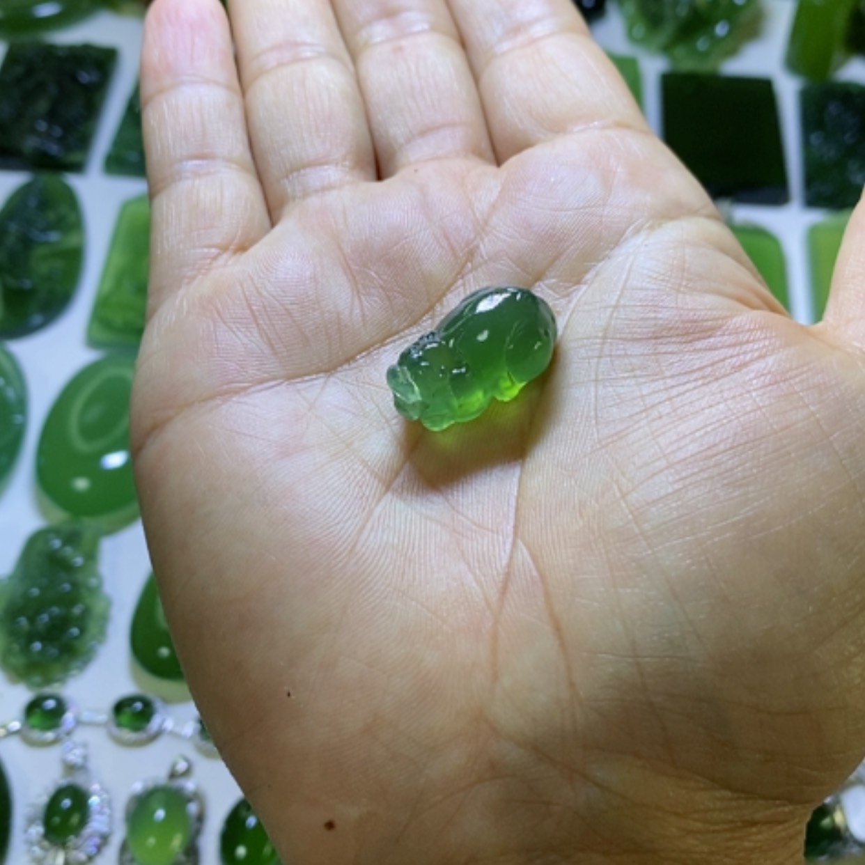 【闪购商品】蛇纹石玉颈饰未镶嵌