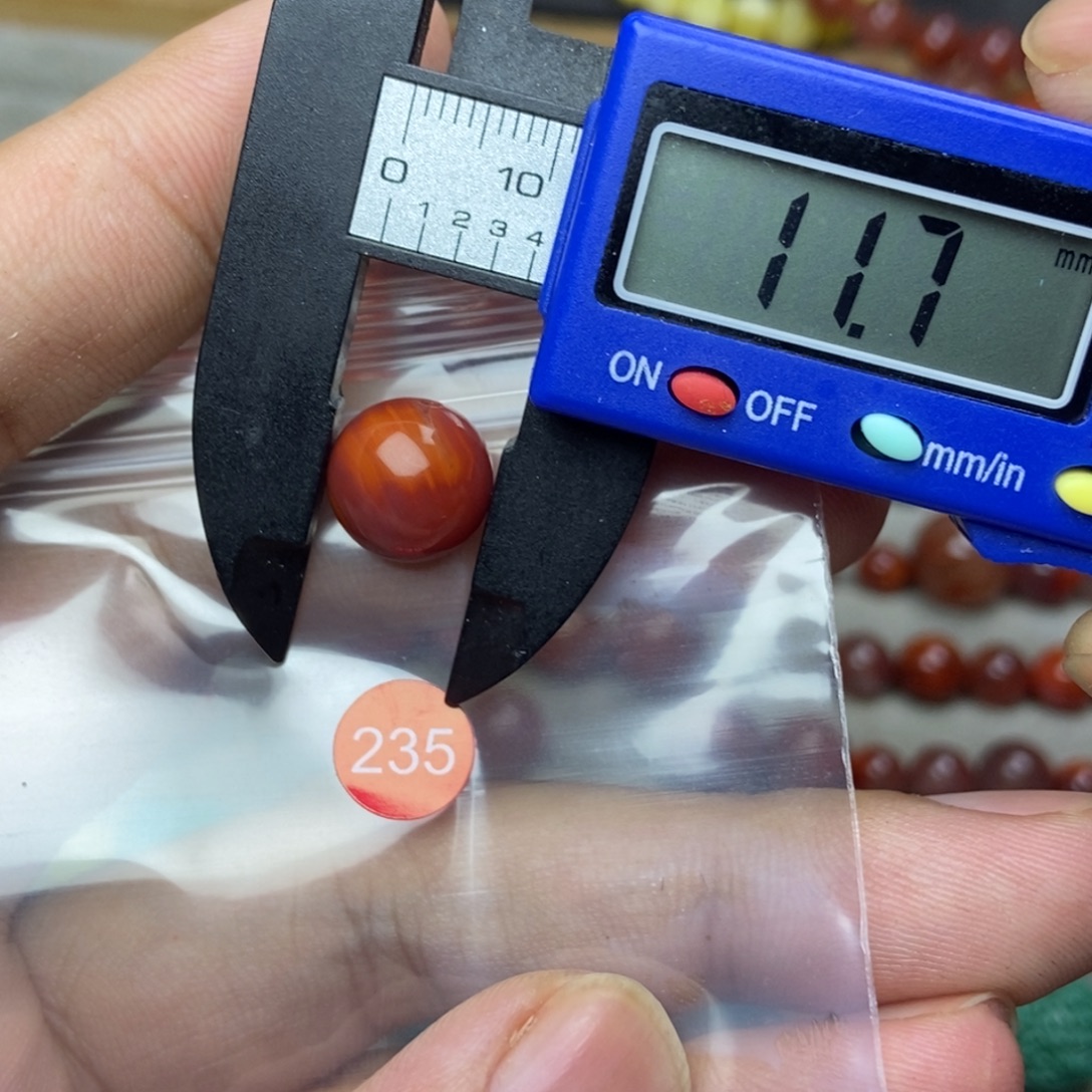 南红玛瑙未镶嵌有瑕疵