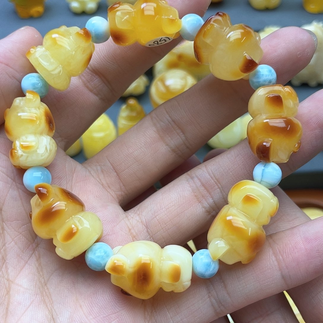 琥珀裸石未镶嵌蜜蜡