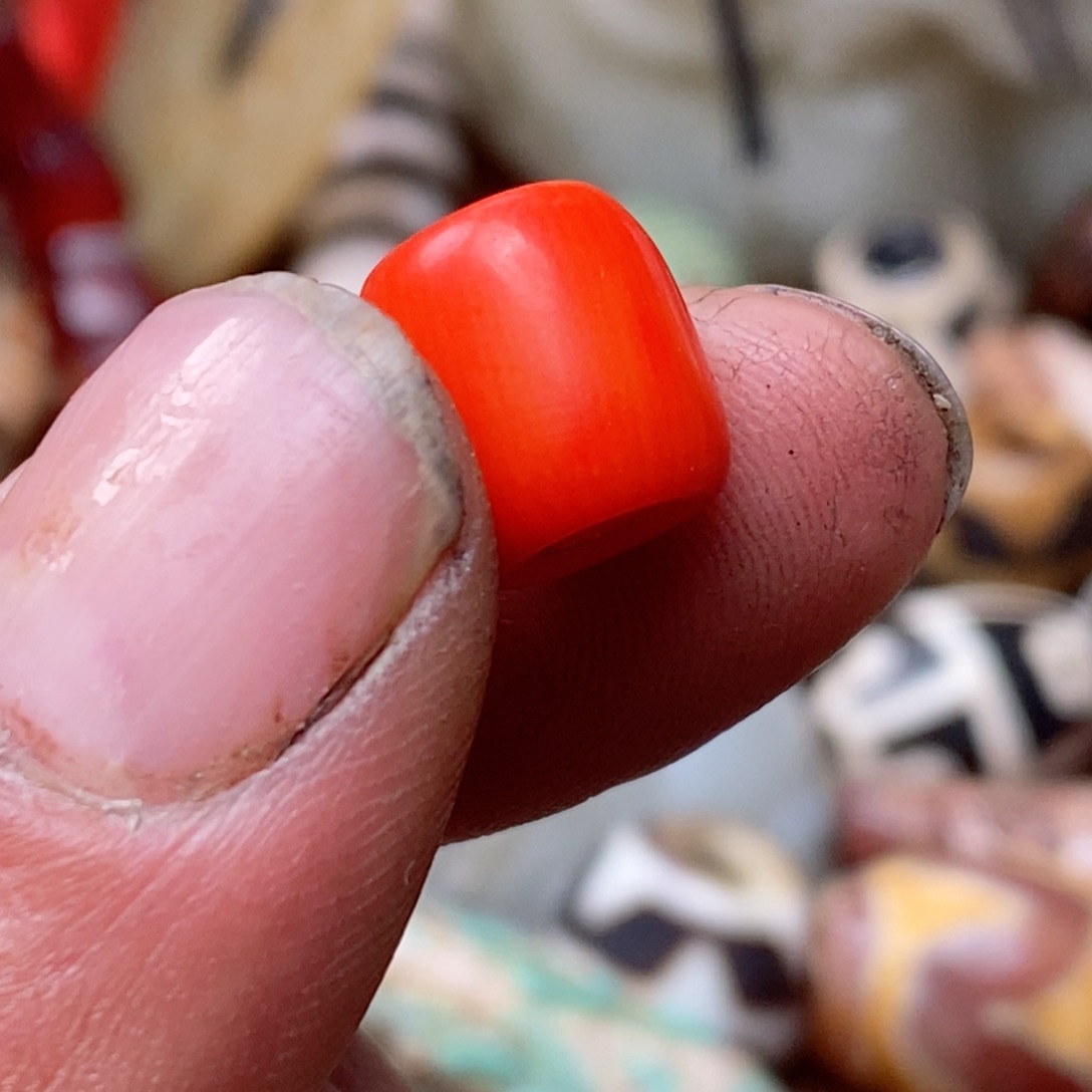 DIY琉璃珠子的颜色是蓝色