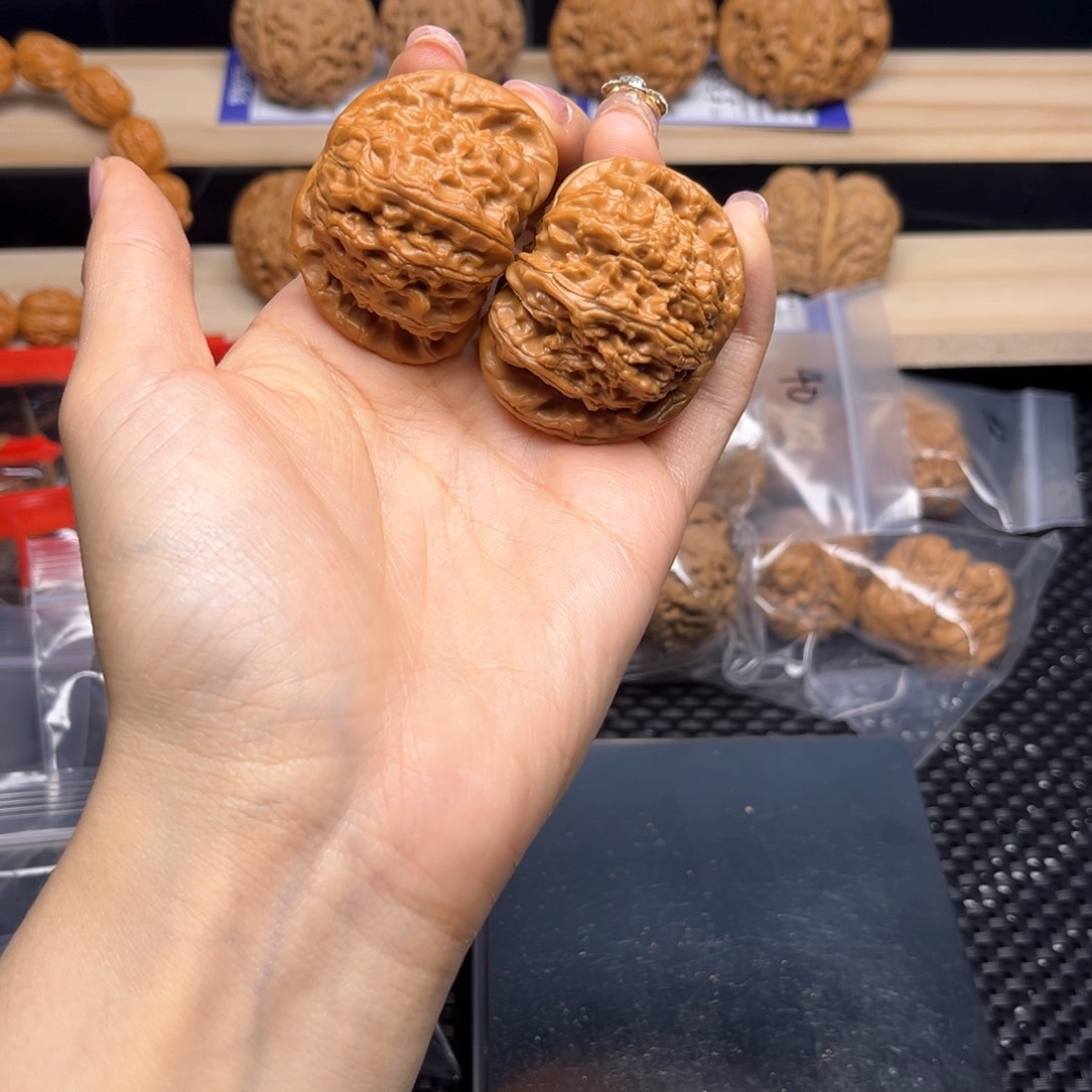 文玩核桃把件阿**ù白狮子45